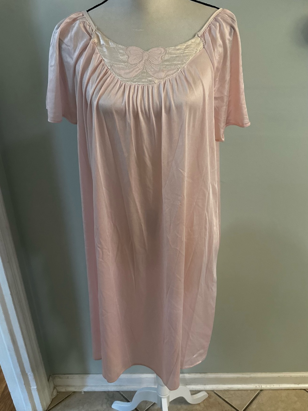 Vintage Light Pink Short-Sleeve Nightgown granny cottagecore